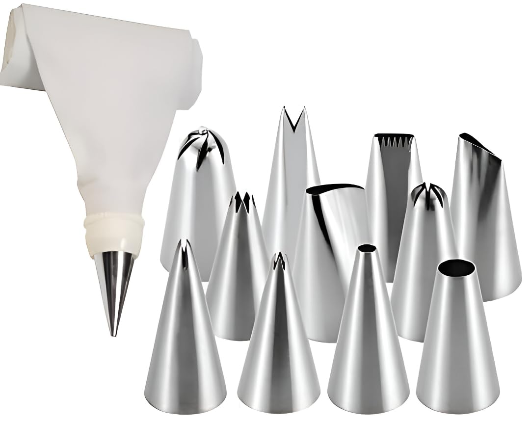 12 Piece Cake Decorating Set