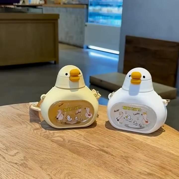 650ml Kids Water Bottle Cute Duck Drinking Bottle Summer Large Capacity Drinking Cup with Straw Children Plastic Water Cup