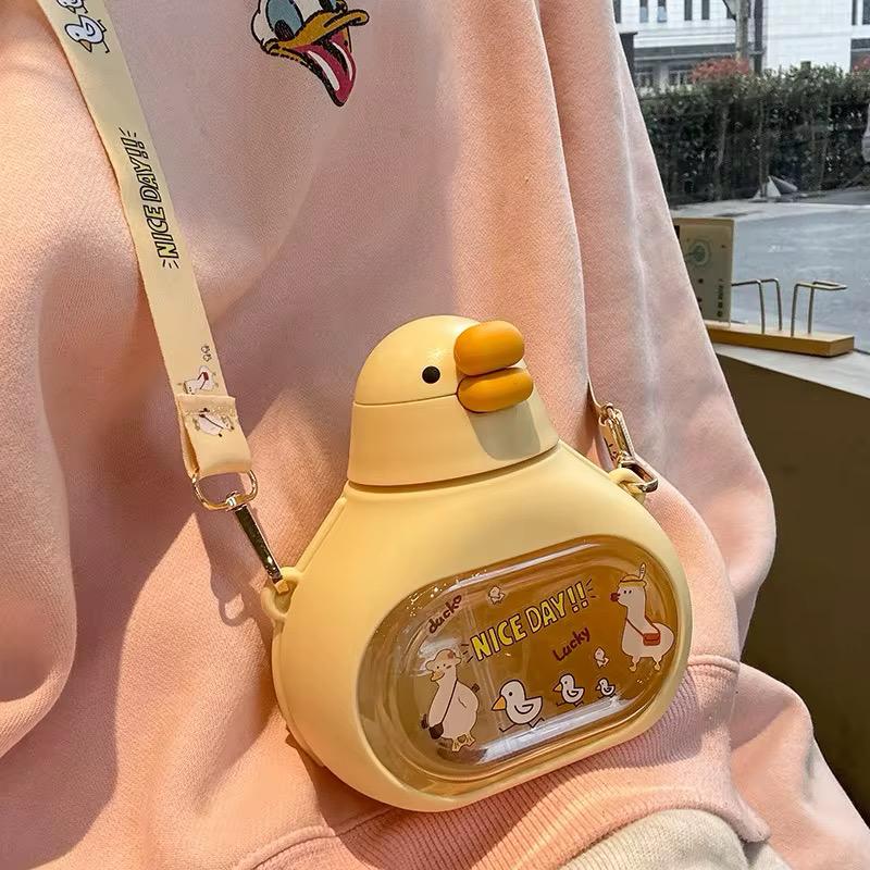 650ml Kids Water Bottle Cute Duck Drinking Bottle Summer Large Capacity Drinking Cup with Straw Children Plastic Water Cup
